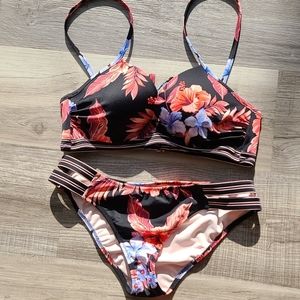 Floral strappy bikini